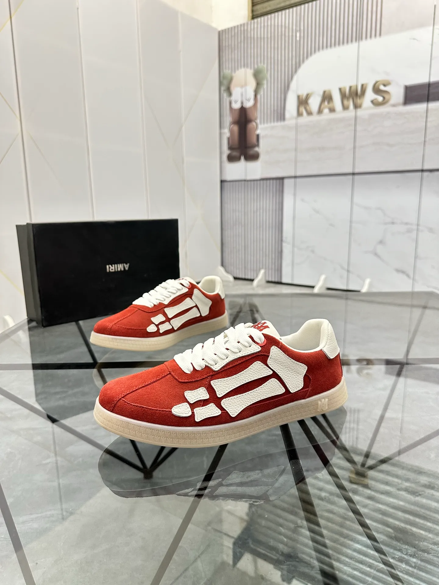 Men's shoes: 💰P420¥ Product trademark: AMIRI* "Amir*" low-top casual shoes Regular size: 38-45 (can be customized to 46) Product material: imported nubuck leather upper, breathable lining, original outsole. Number: 001